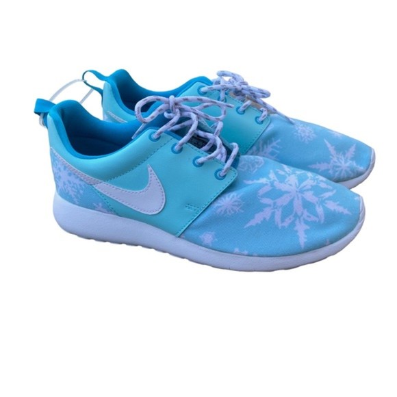 Nike Roshe One Snowflake Print Shoes - Picture 1 of 8